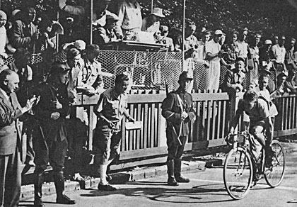 TdF19470626-P07Aw
